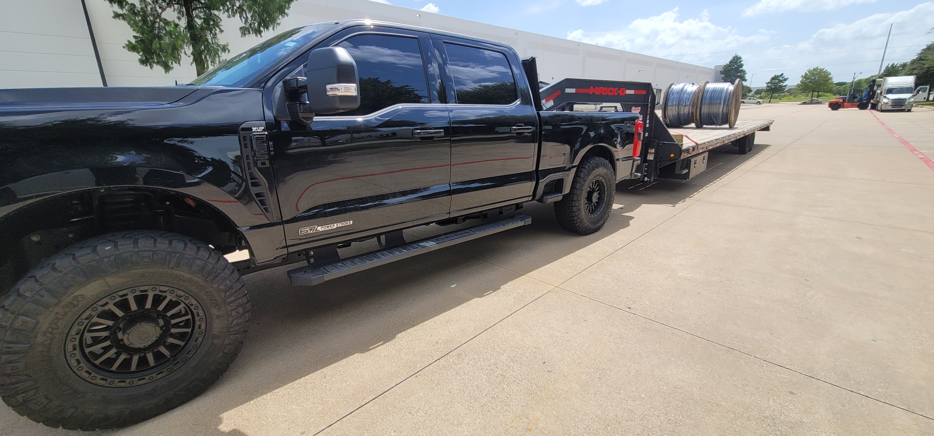 BM American Freight truck and gooseneck trailer